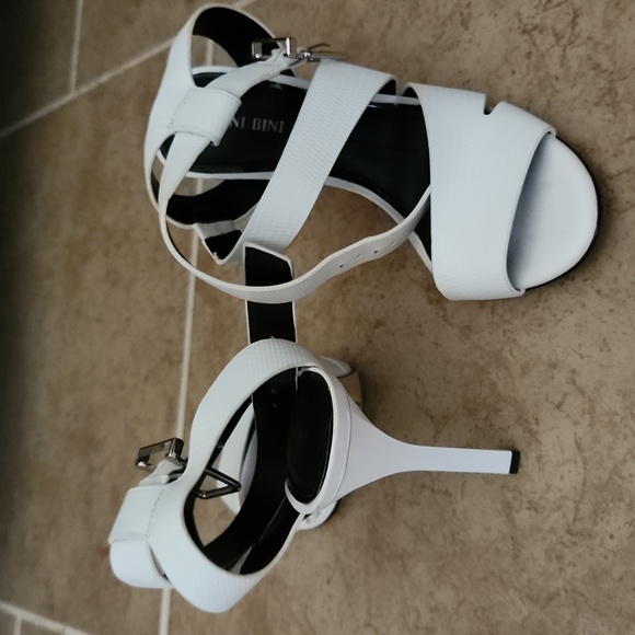 Heels - Picture 3 of 4